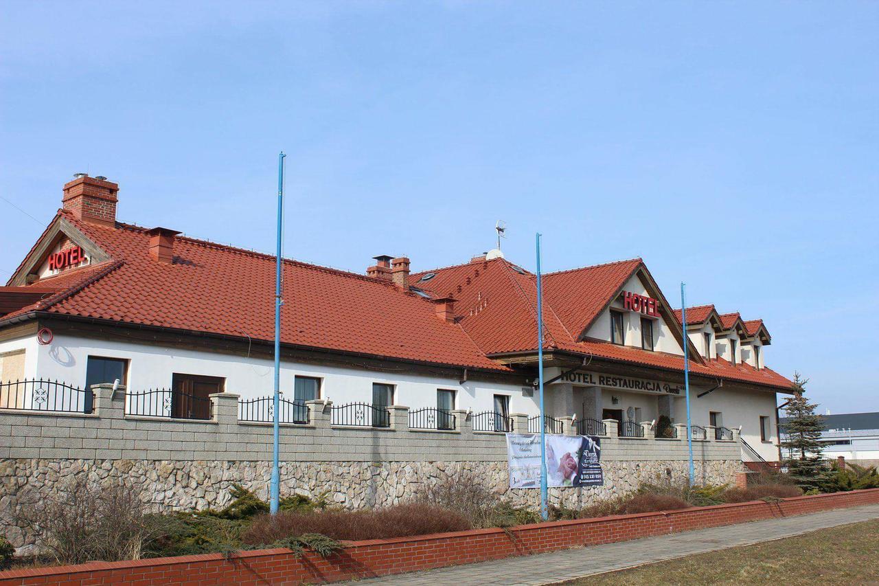 Hotel Dworski Galaktyczny Park Warzymice Exterior photo