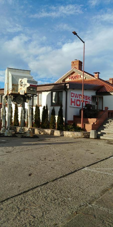 Hotel Dworski Galaktyczny Park Warzymice Exterior photo